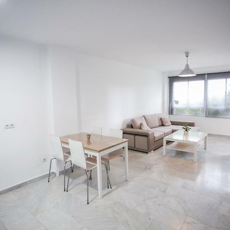 Apartamento En La Carihuela Con Piscina Y Parking, Al Lado De La Playa Torremolinos Exterior photo