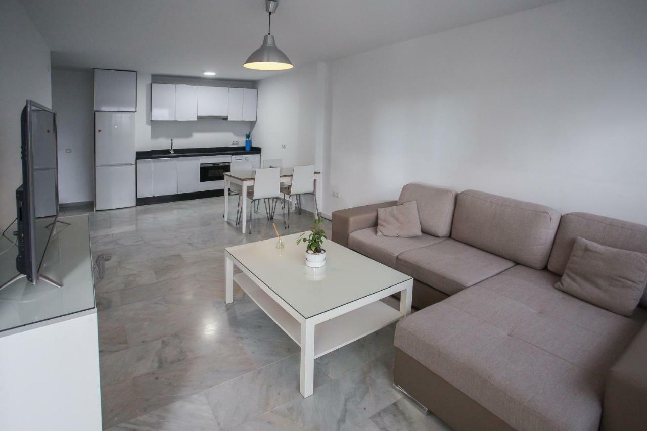 Apartamento En La Carihuela Con Piscina Y Parking, Al Lado De La Playa Torremolinos Exterior photo